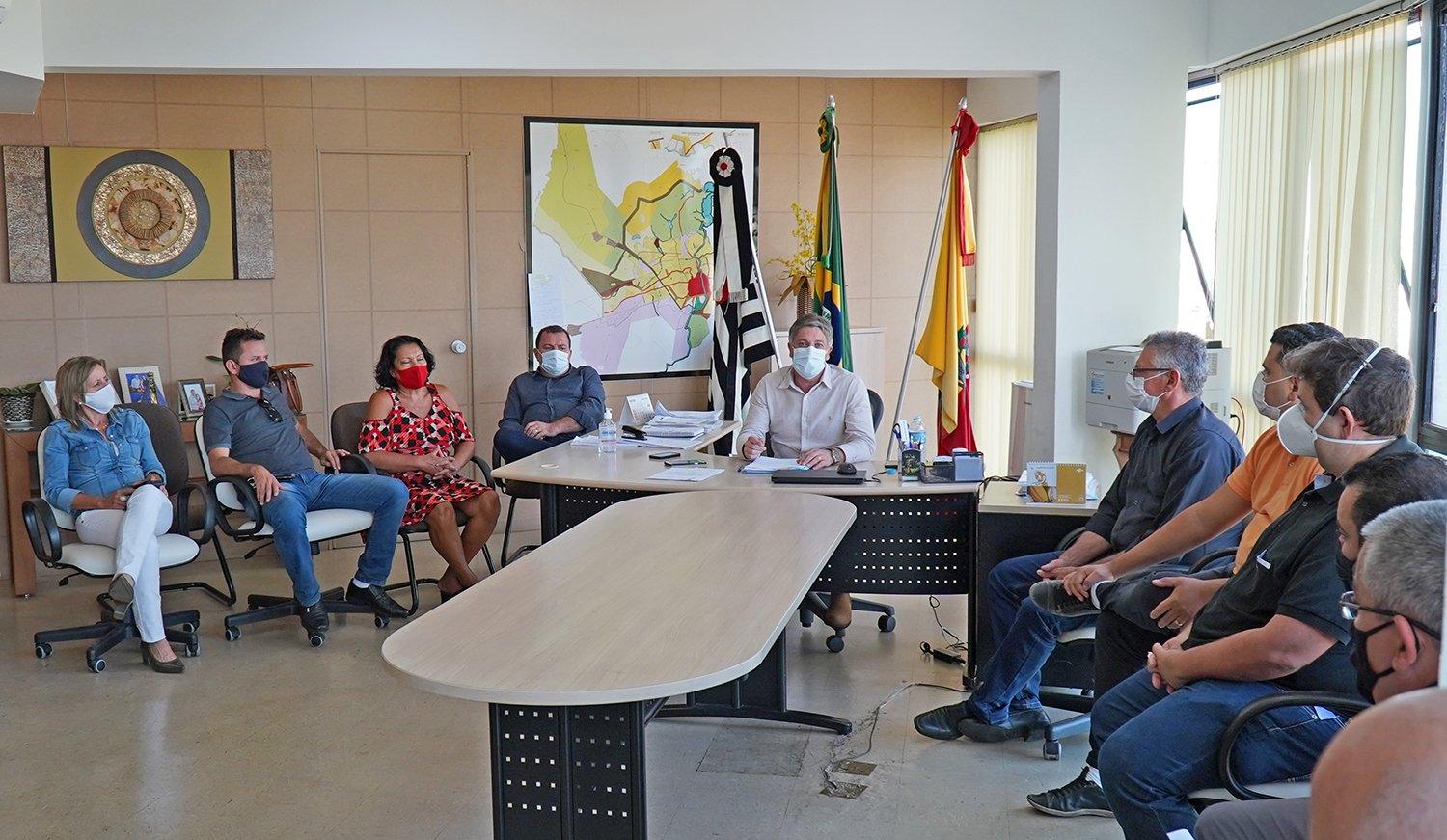 Prefeito anuncia criação de auxílio emergencial a famílias de Mogi Guaçu