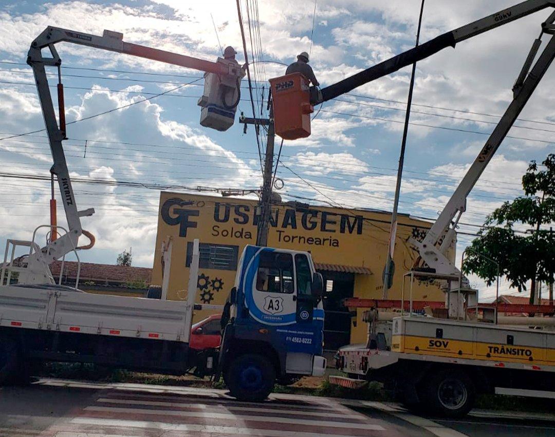 Avenida Suécia recebe manutenção e nova rede de energia para iluminação pública