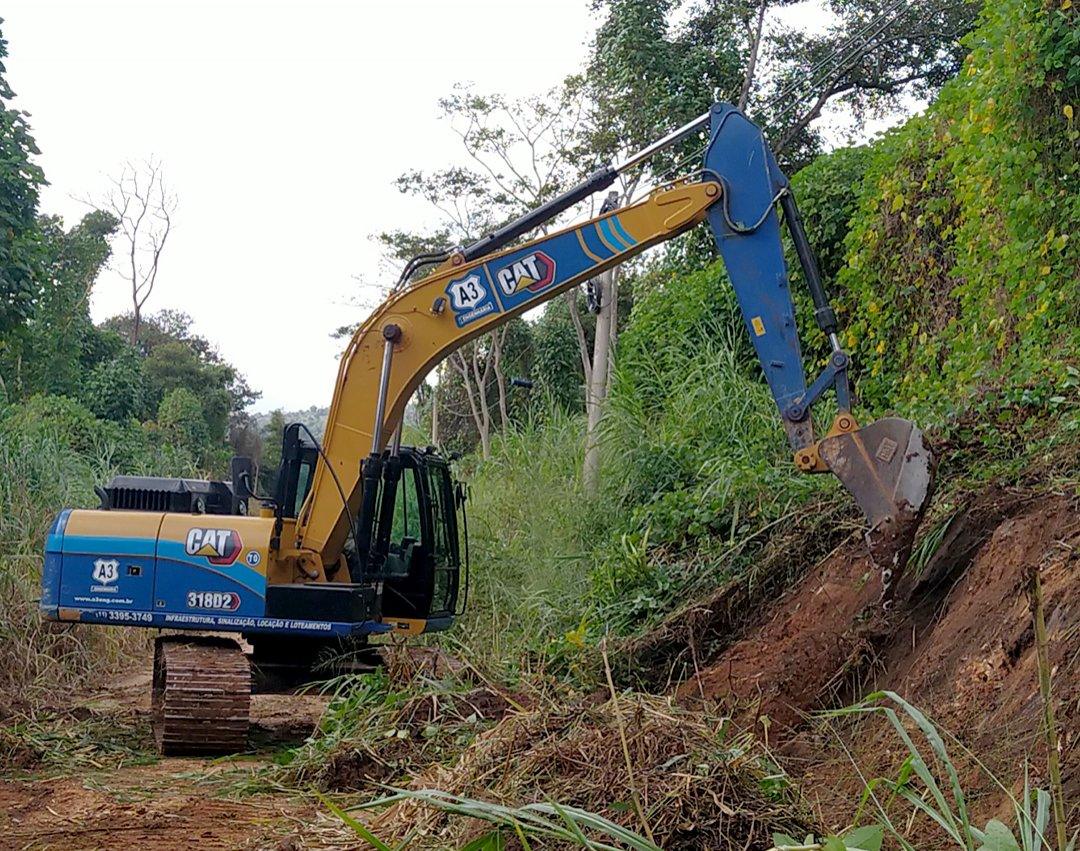 Estrada rural da Nova Louzã recebe serviços de limpeza de aceiros