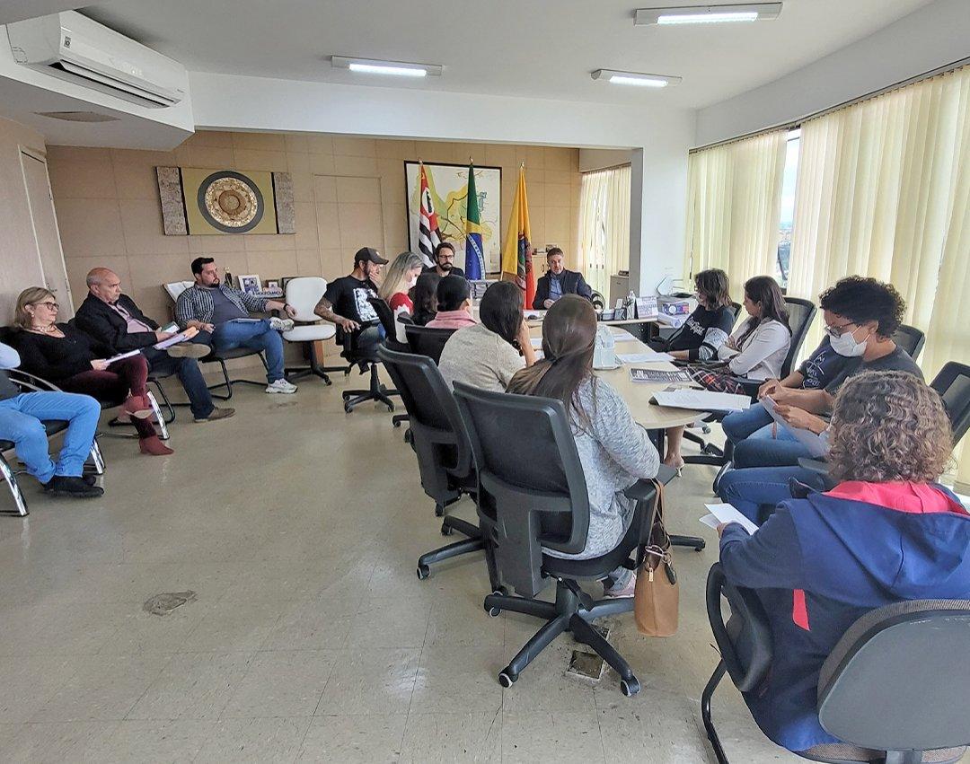 Prefeito se reúne com protetores de animais para definir estratégias e novas ações
