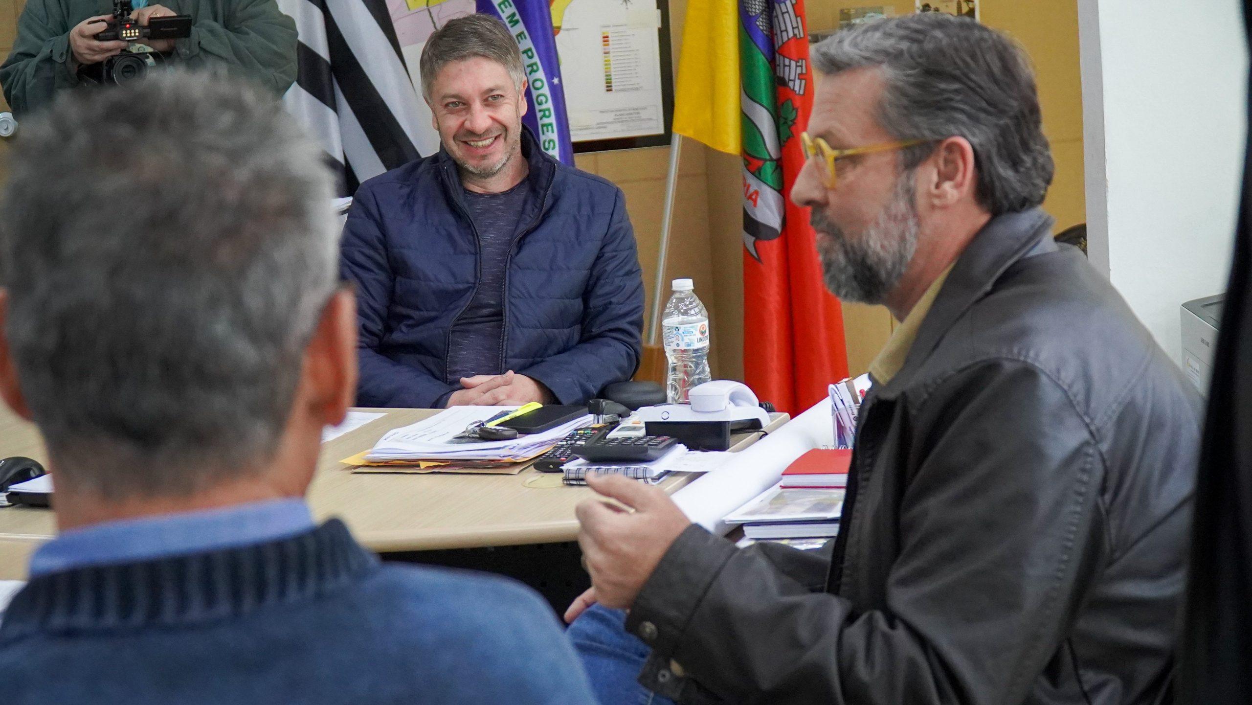 Carlos Sampaio visita gabinete do prefeito e confirma mais R$ 1 milhão