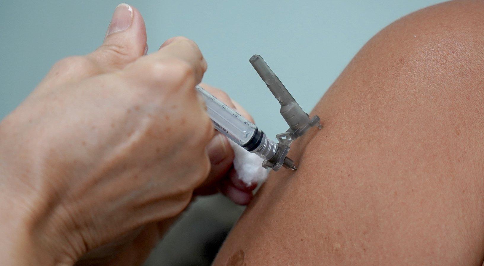 Covid-19: 4ª dose para pessoas a partir de 50 anos e profissionais da saúde será no sábado