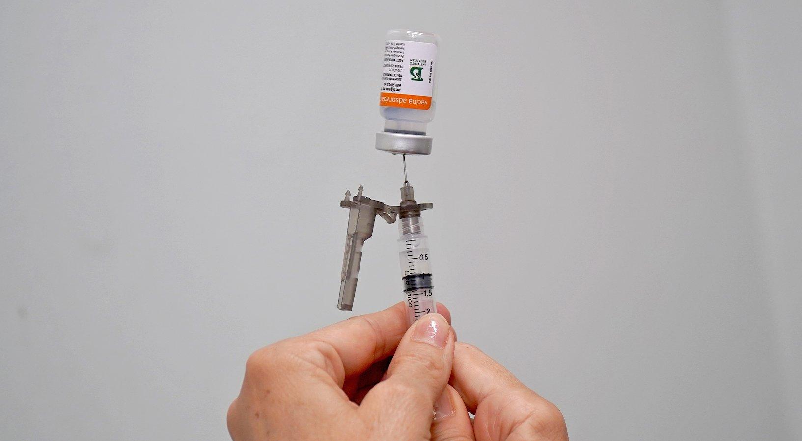 Saúde inicia aplicação da 5ª dose contra Covid-19 em pessoas imunossuprimidas a partir de 50 anos