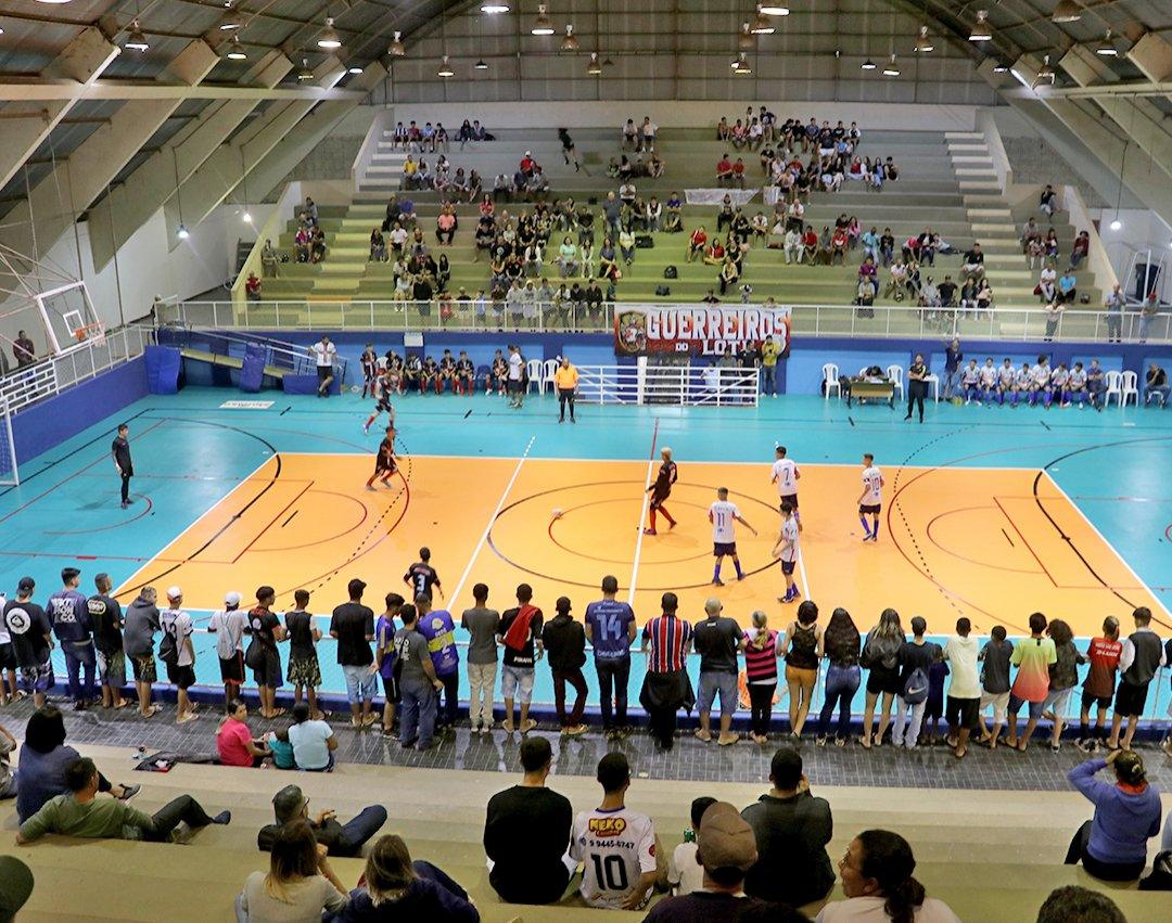 Final da Copa Mandi estreia novo piso da quadra do Furno