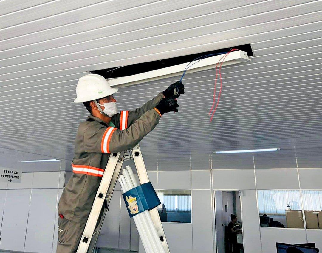 Elektro instala 6.049 lâmpadas de LED tubular em 110 prédios municipais