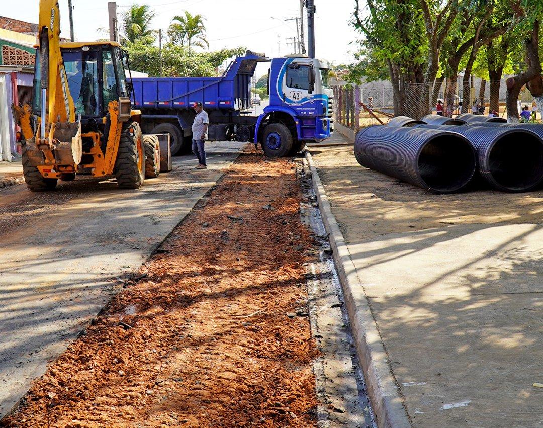 Obra antienchente é retomada por equipe da Secretaria de Obras e Mobilidade