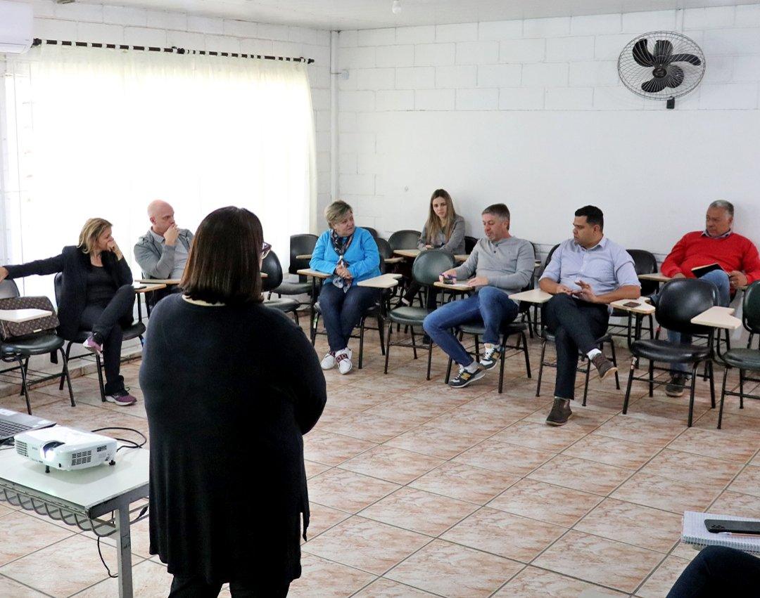Prefeito visita Ceape e garante reforma do prédio com o apoio da Câmara