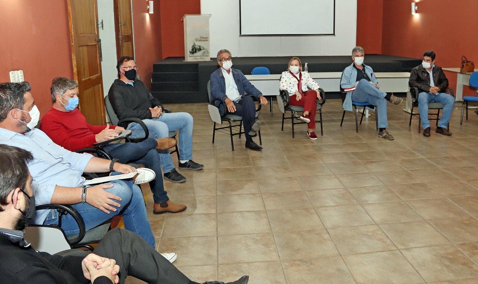 Para evitar colapso na Saúde, prefeitos decidem restringir circulação de pessoas das 19h às 5h da manhã