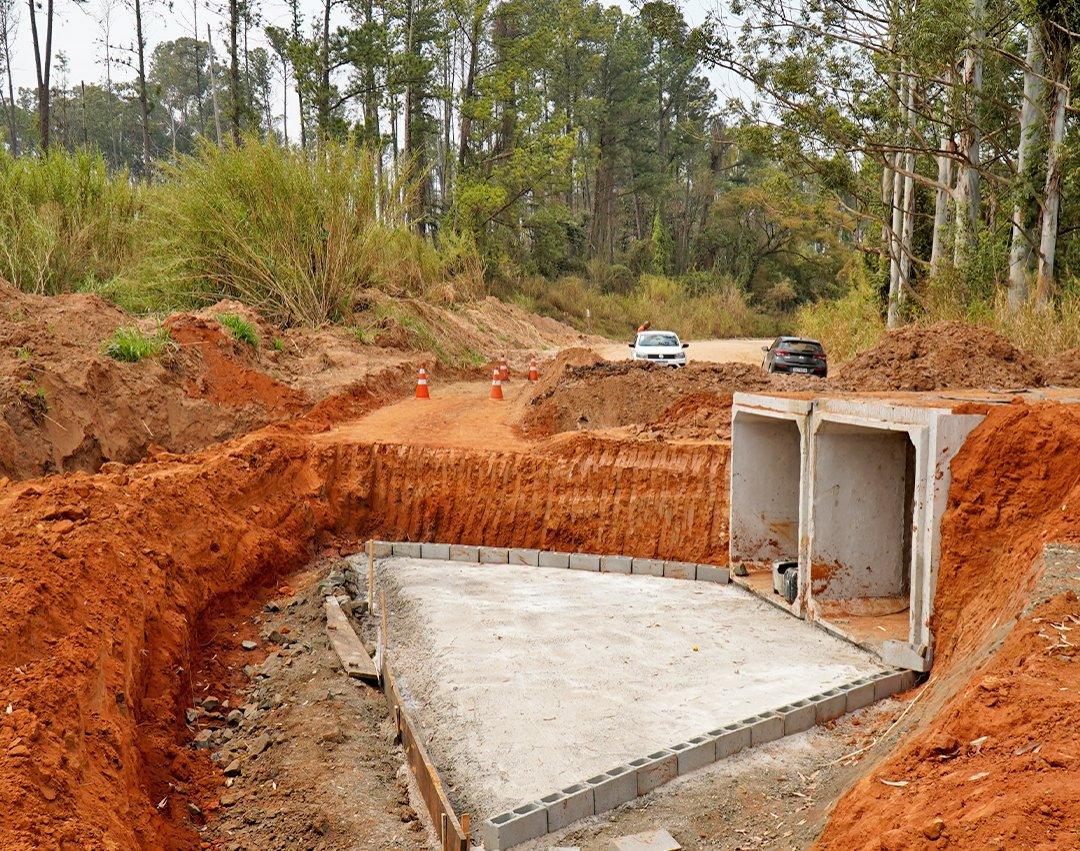 Obras avançam e estrada municipal que liga Martinho Prado ao bairro do Caju é interditada