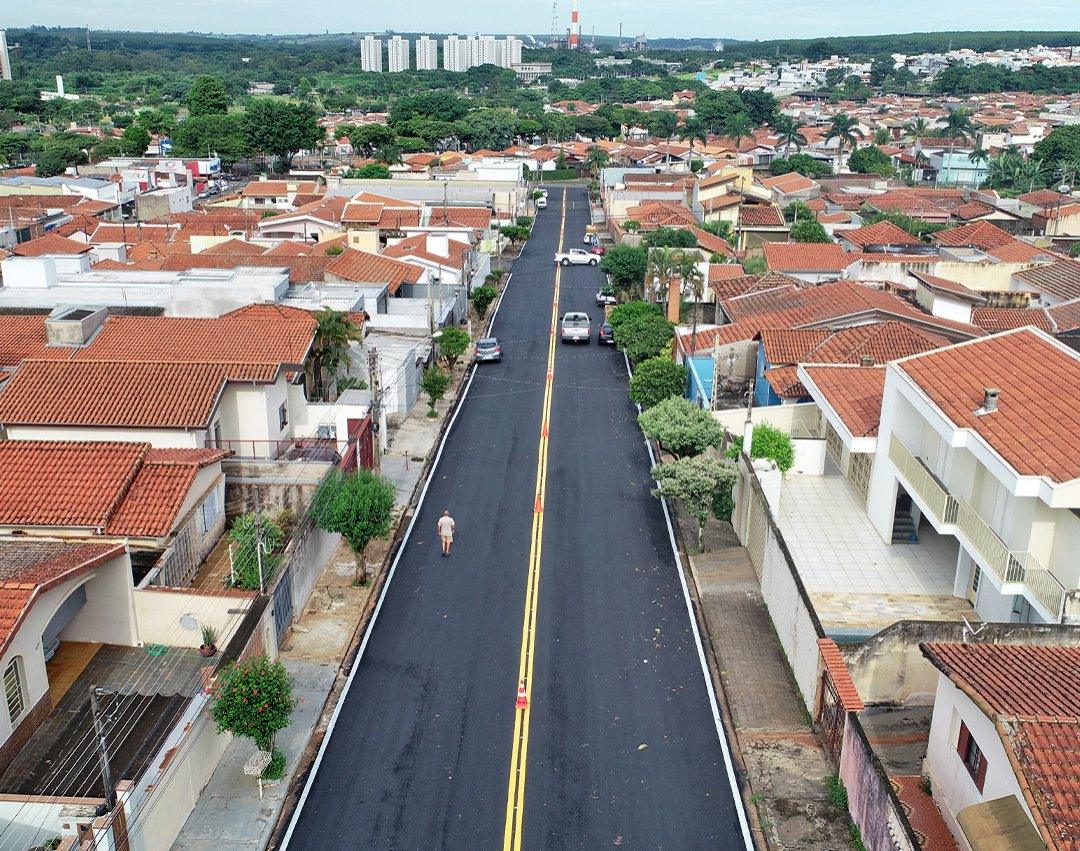 Ruas recapeadas recebem nova sinalização de solo