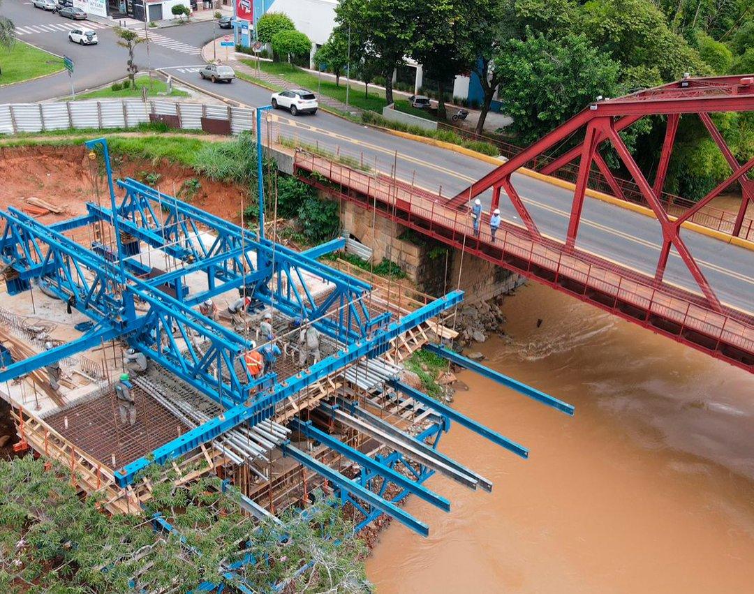 Ponte da Avenida dos Trabalhadores começa a receber concretagem de estrutura do balanço sucessivo