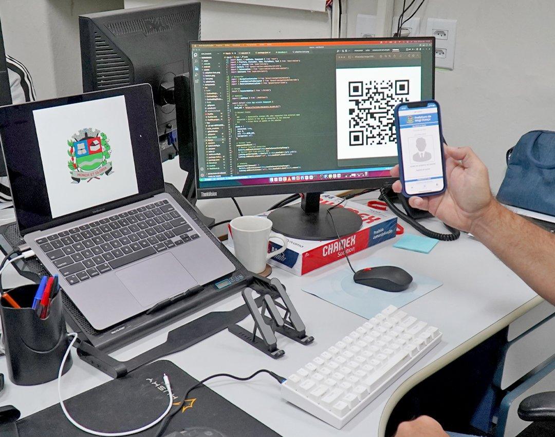 Crachás dos agentes de saúde passam a contar com QR Code para garantir mais segurança da população