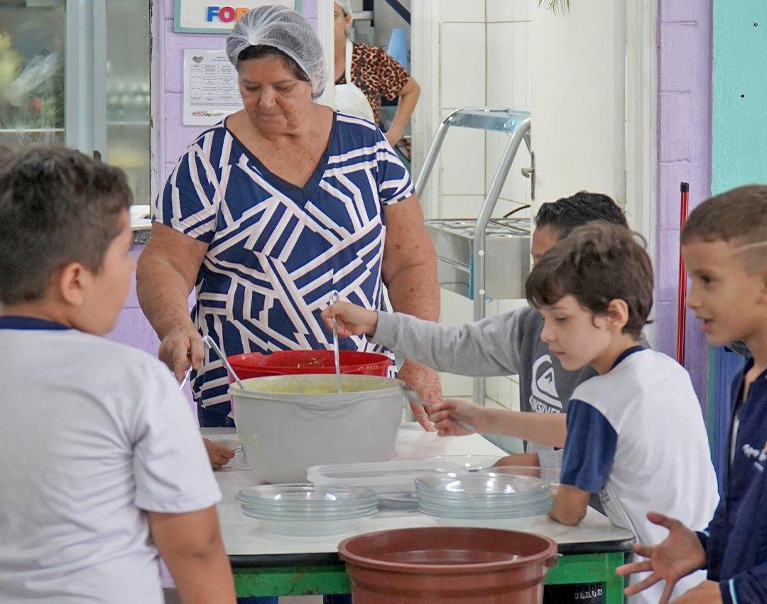 Prefeitura realiza inscrições de processo seletivo na próxima semana para preenchimento de 21 vagas de cozinheiro/merendeiro
