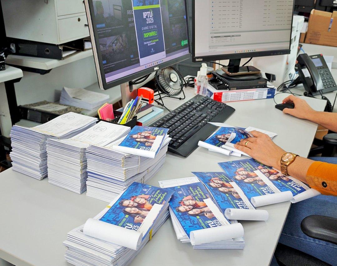 Carnês físicos do IPTU começam a ser distribuídos pelos Correios na próxima semana; Refis 2025 está descartado 