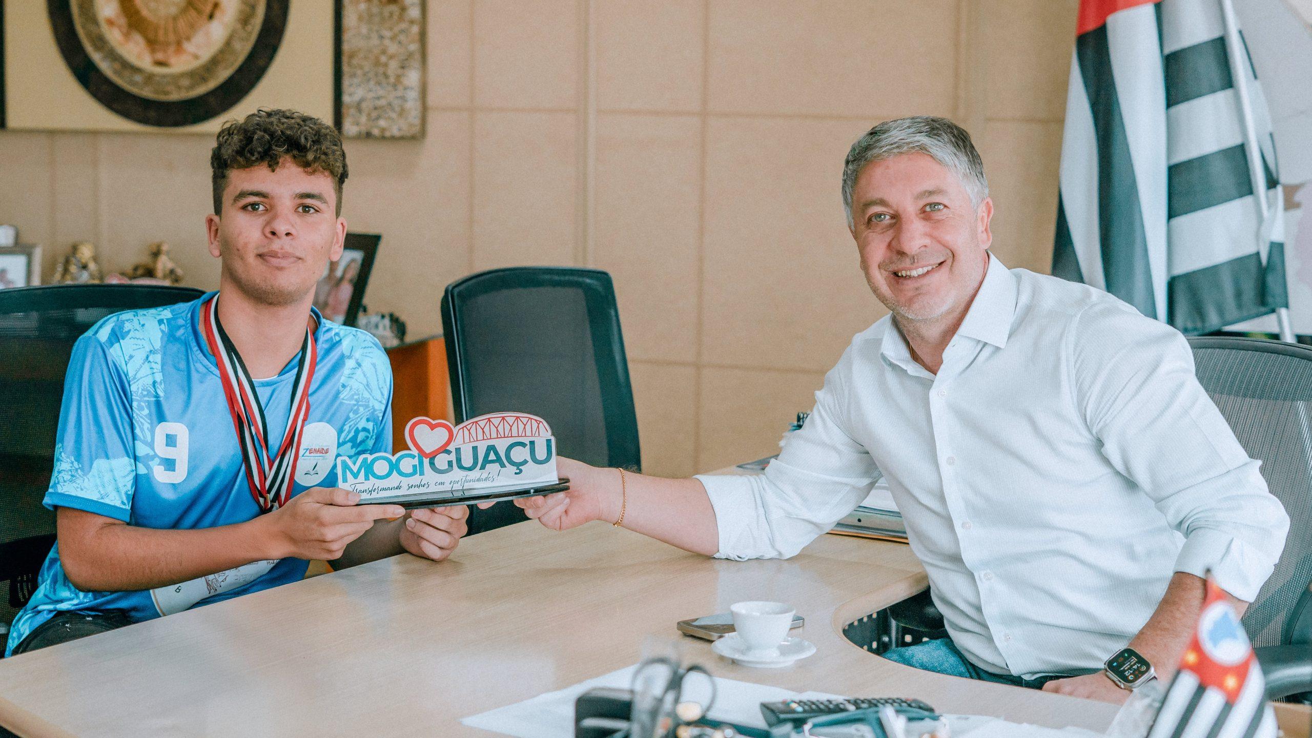 Rodrigo Falsetti recebe estudante campeão de xadrez da fase regional dos Jogos Estudantis do Estado de São Paulo – 2025