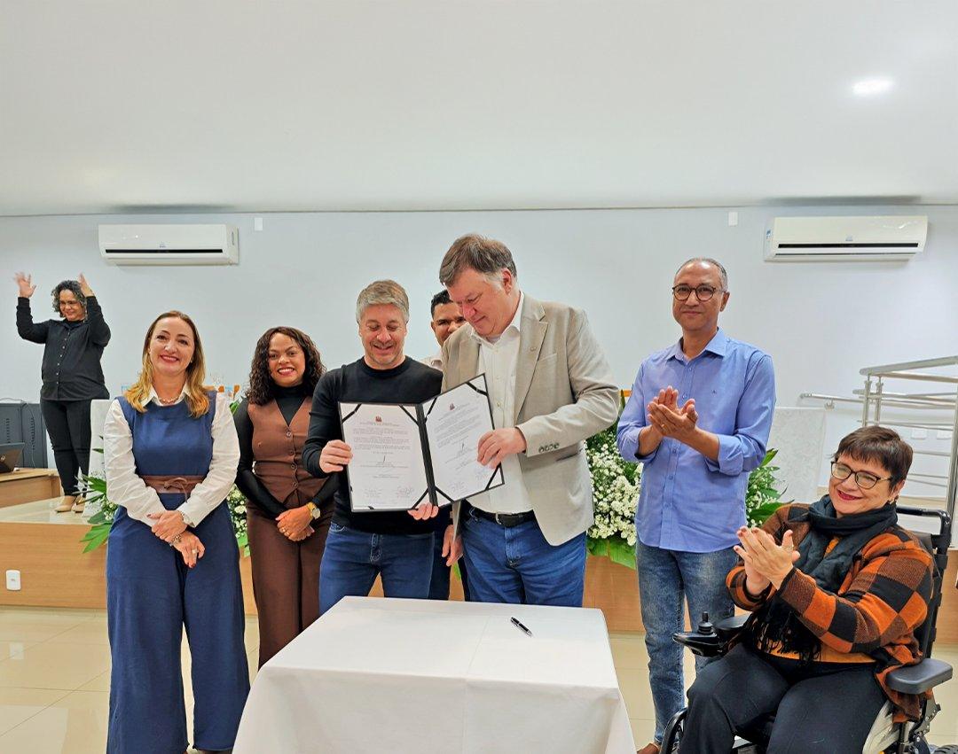 Prefeito e secretário de Estado assinam convênios para Mogi Guaçu com foco na inclusão