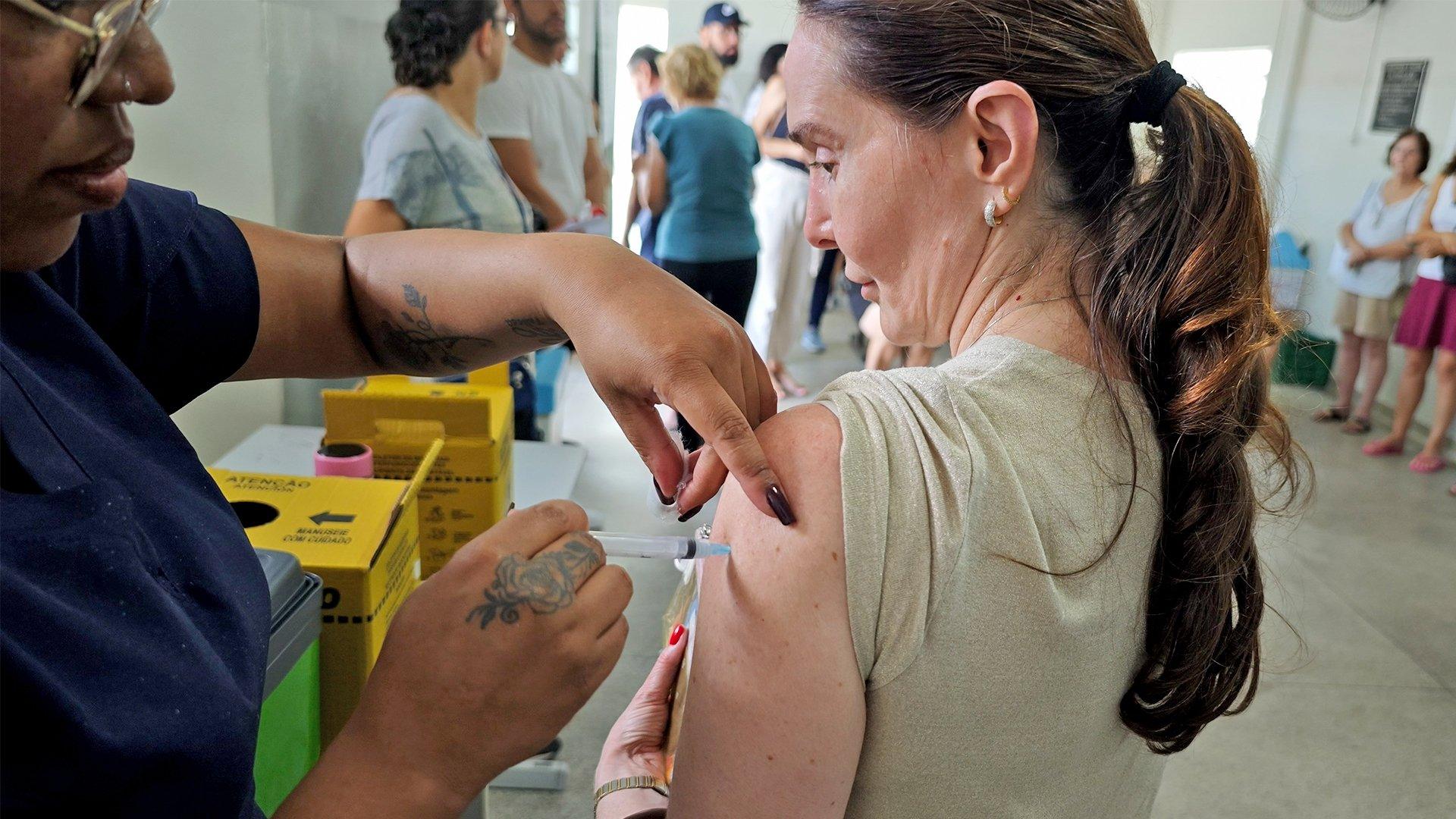 Campanha de vacinação contra a gripe em Mogi Guaçu registra baixa adesão dos grupos prioritários