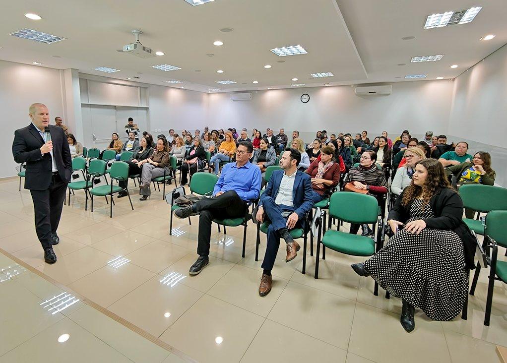 Prefeitura promove palestra para servidores sobre as novidades da gestão pública no Brasil