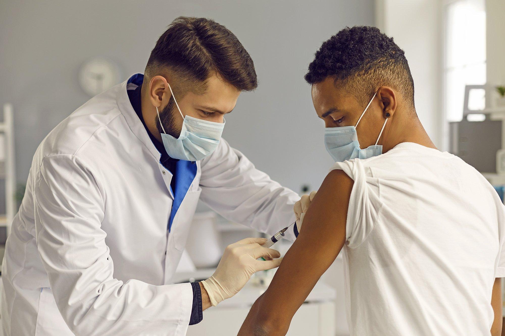 Saúde aplica 4.069 doses durante vacinação realizada no sábado